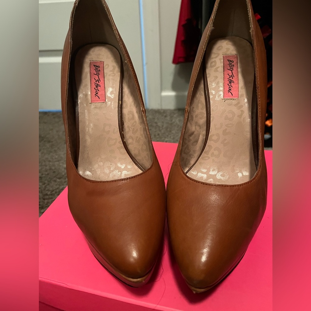 Betsey Johnson Size 10 Cognac